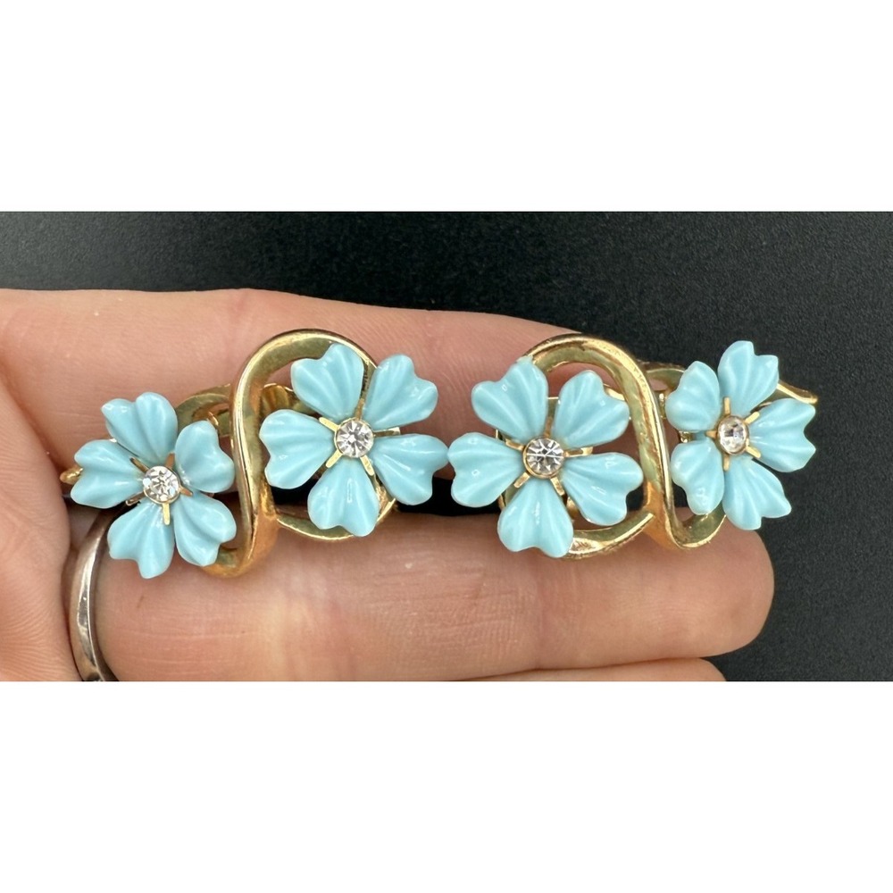 Vintage Trifari Clip On Earrings Forget Me Not Blue Flower‎ Rhinestone Gold Tone
